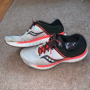 Saucony Triumph 17 Jackrabbit Edition